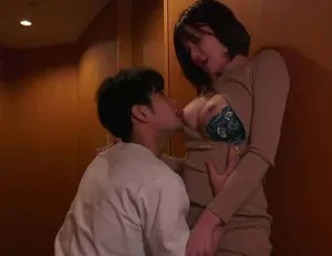 Bí mật hẹn hò với cô gái xinh đẹp phang giỏi hơn cả người yêu Bí mật hẹn hò với cô gái xinh đẹp phang giỏi hơn cả người yêu