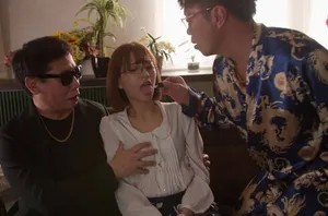 Mở chiếc hộp cũ, Anh xã tuyệt vọng trước dvd sex của vợ Mở chiếc hộp cũ, Anh xã tuyệt vọng trước dvd sex của vợ