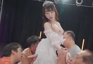 Nữ ca sĩ trẻ vừa giỏi hát còn vừa giỏi Trả bài với fan hâm mộ Nữ ca sĩ trẻ vừa giỏi hát còn vừa giỏi Trả bài với fan hâm mộ